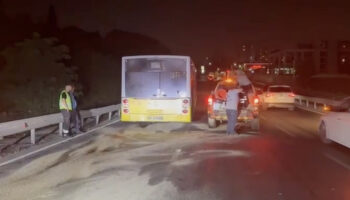 istanbulda otomobil iett yol bakim aracina carpti 1i agir 5 yarali WpBJ2fgu