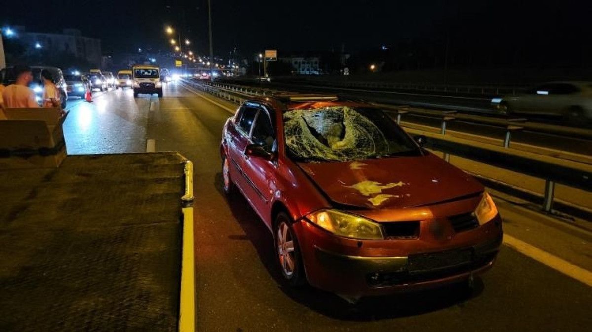 istanbulda otoyolda karsiya gecmeye calisan adam hayatini kaybetti 0 pbuqFVDU