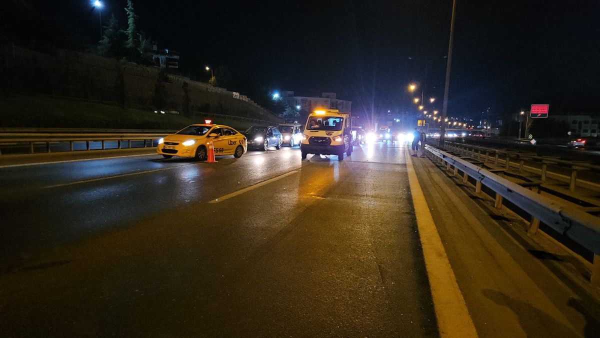 istanbulda otoyolda karsiya gecmeye calisan adam hayatini kaybetti 3 YvV4aesA