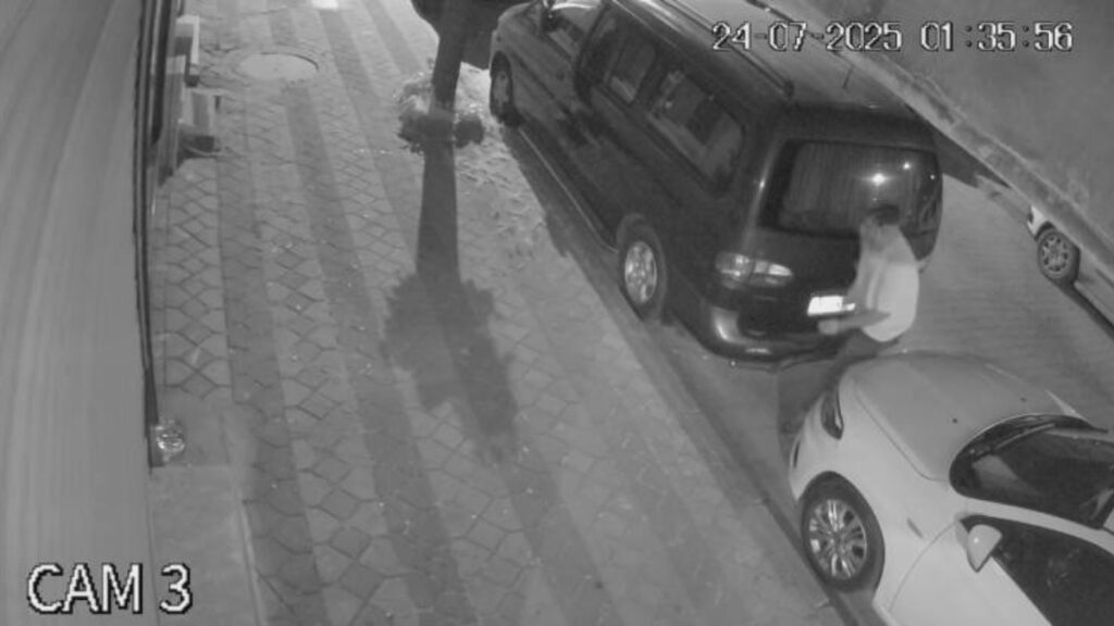 istanbulda plaka hirsizligi kamerada plakalari dakikalar icinde cikardilar 7Q7RfmvK