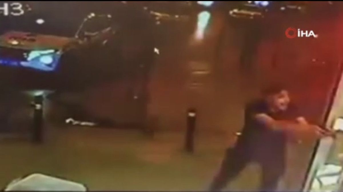 istanbulda polisin dur ihtarina uymayan supheli silahla ates acti 0 mhCjSee2