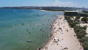 istanbulda sicak hava etkisini gosterdi vatandaslar menekse plajina akin etti Klg4l6jI