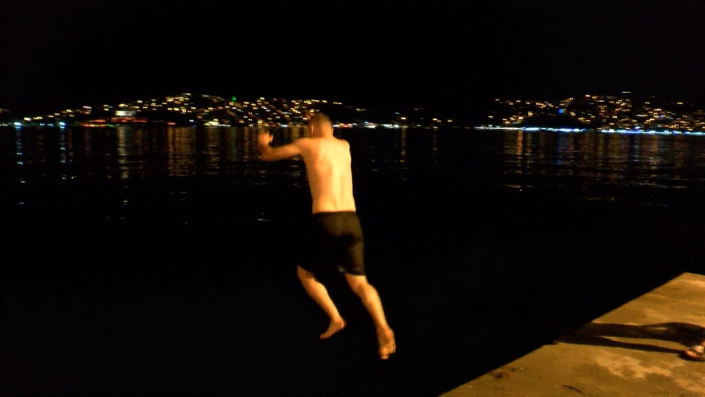 istanbulda sicaktan bunalanlar geceyi disarida gecirdi lBGc9BNi