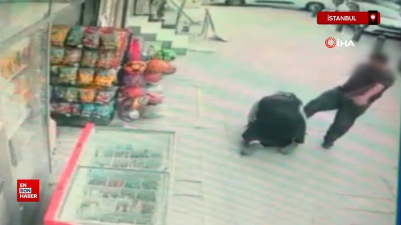 istanbulda zihinsel engelli sahis sokak ortasinda annesine saldirdi mL5q32cL