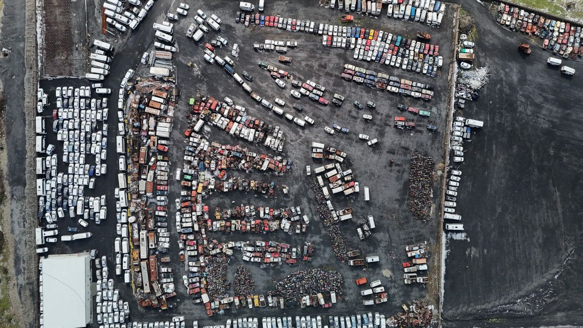 istanbulun hurda otomobilleri arac mezarliginda curuyor 0 BAY7tEZG