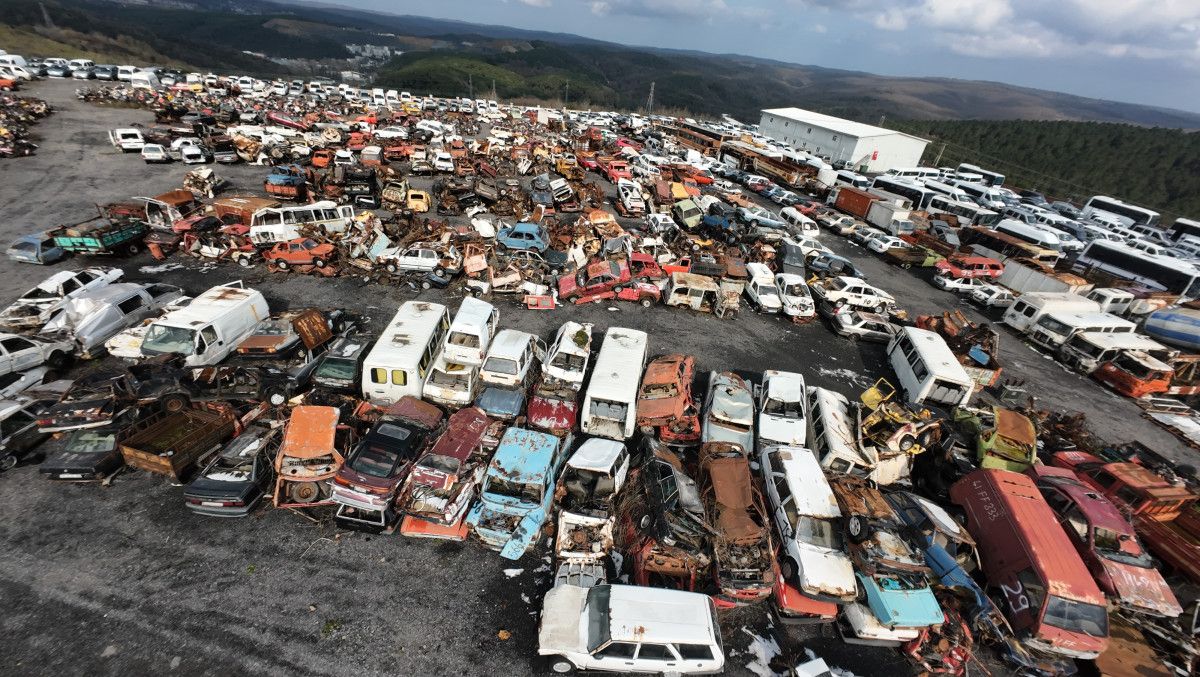 istanbulun hurda otomobilleri arac mezarliginda curuyor 3 6lqDGhuh