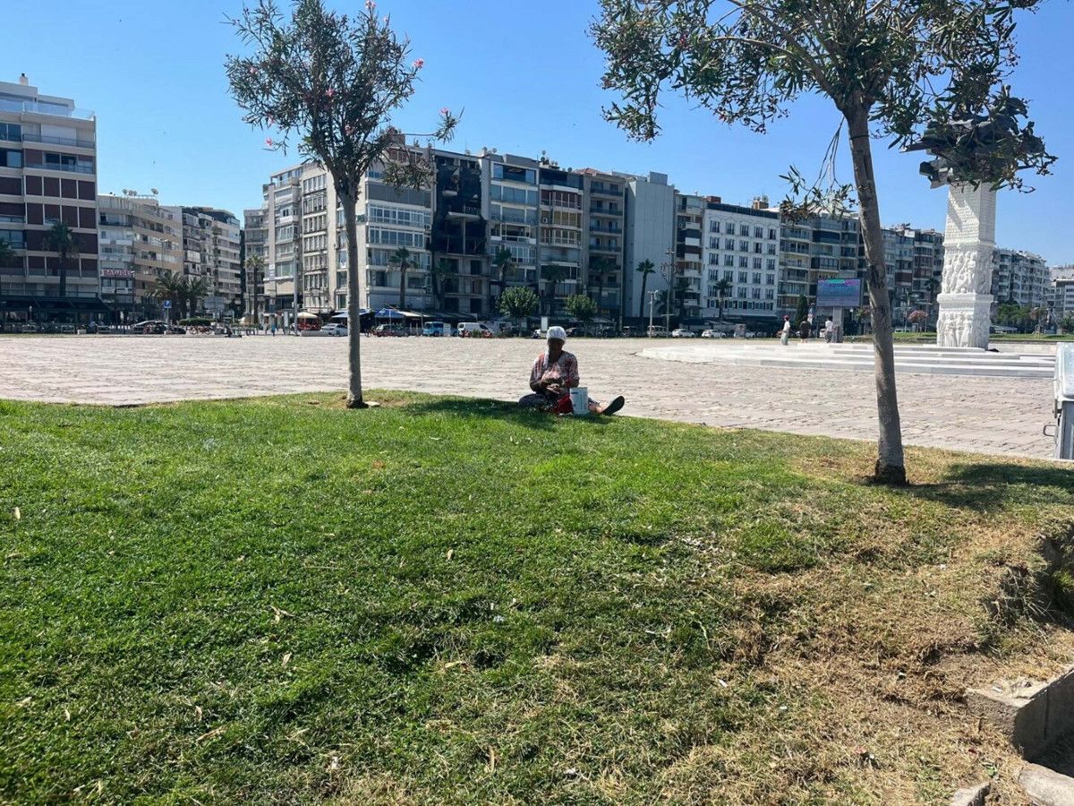 izmirde sicak hava etkisi kordon bos kaldi 2 uRUN7yhp