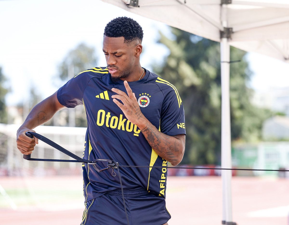 jhon duran fenerbahcede ilk antrenmanina cikti 0 nQZGmvLT