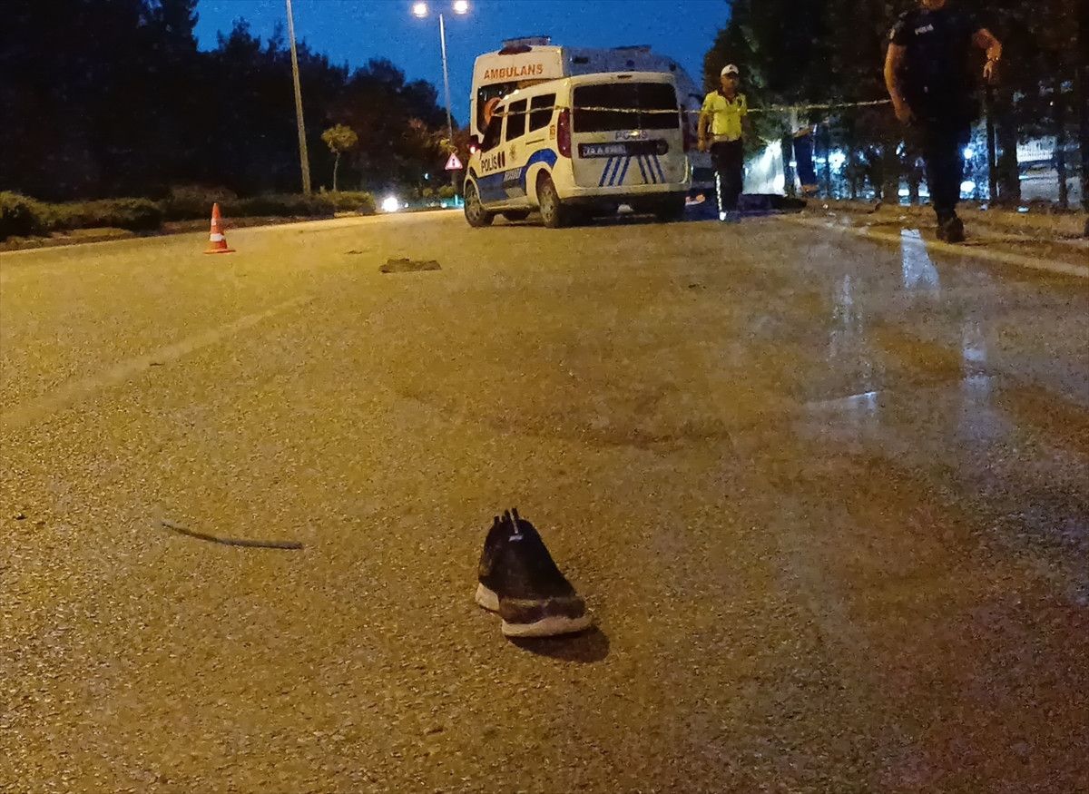 karabukte otomobilin carptigi genc hayatini kaybetti 1 hiNsFcXB