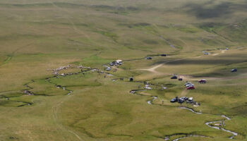 karadenizin zirvesindeki yaylalara turistler yogun ilgi gosteriyor cukvLZ48