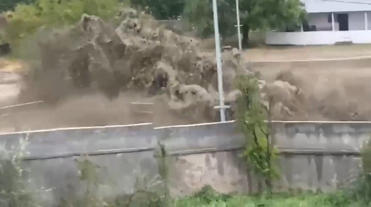 Kars'ta şiddetli yağış: Selin geliş anı kamerada 3 karsta siddetli yagis selin gelis ani kamerada 2