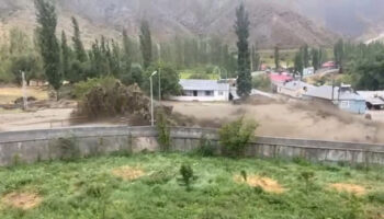 karsta siddetli yagis selin gelis ani kamerada cw24QZcG