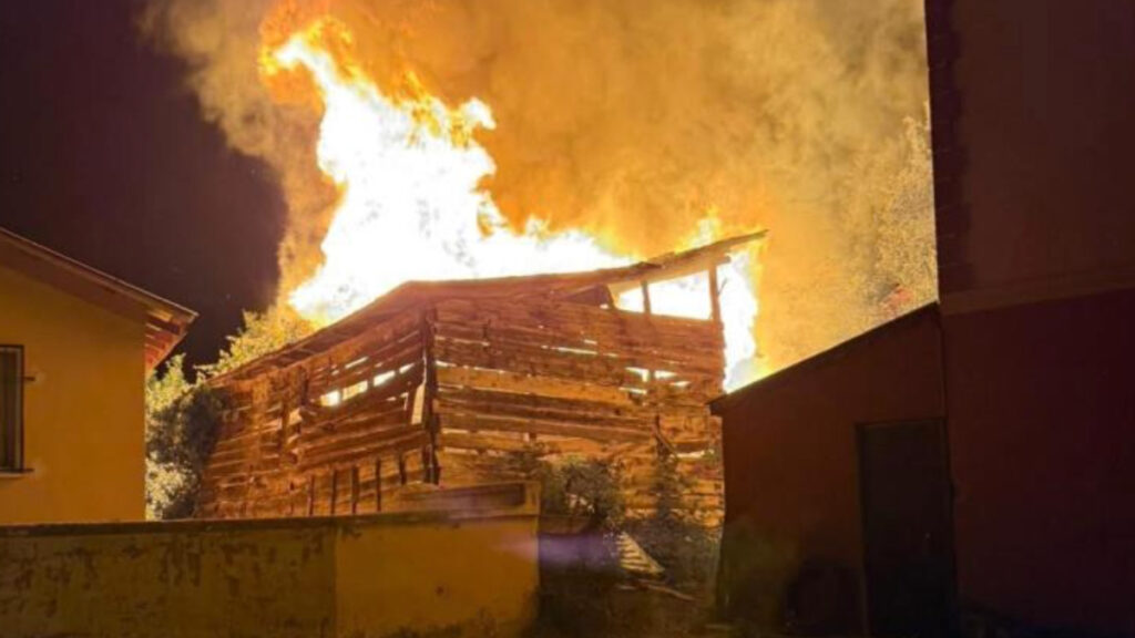 kastamonuda samanlikta yangin panigi EO7KyKya