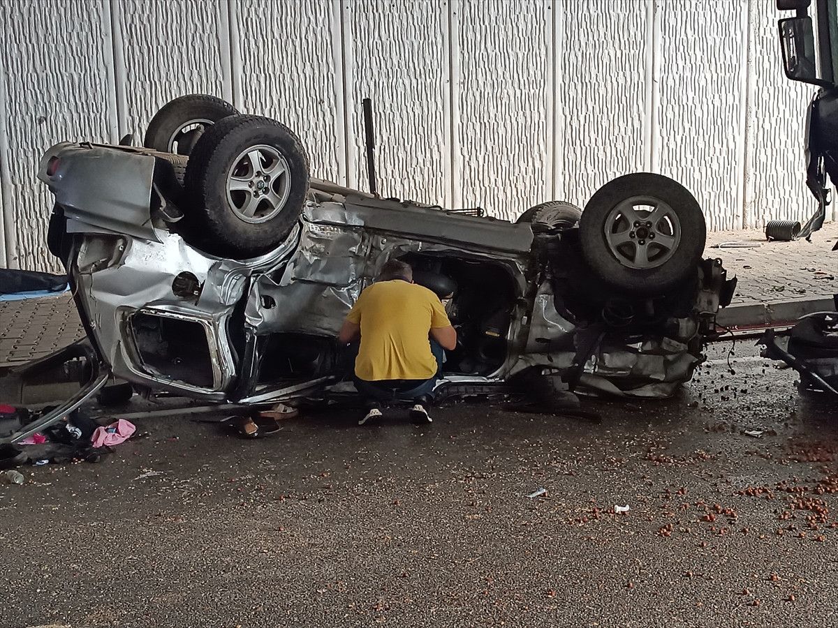 kastamonuda tir ile otomobilin carpistigi kazada biri cocuk 3 kisi oldu 1