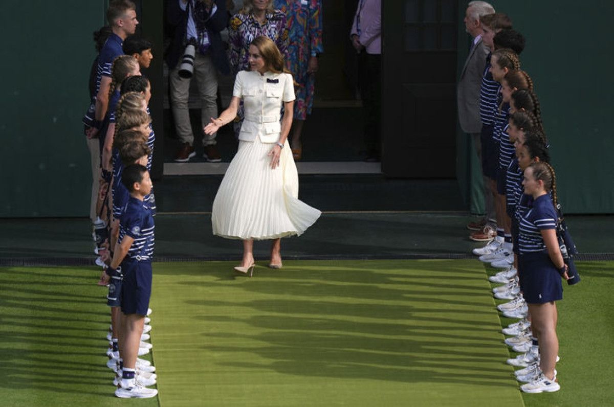 kate middleton wimbledon tenis turnuvasinda ayakta alkislandi 3 QPfBfB8L