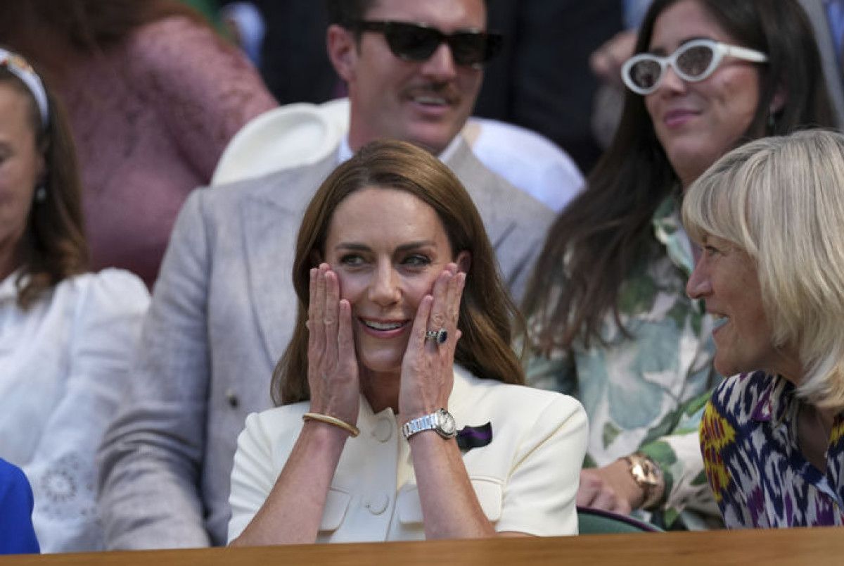 kate middleton wimbledon tenis turnuvasinda ayakta alkislandi 7