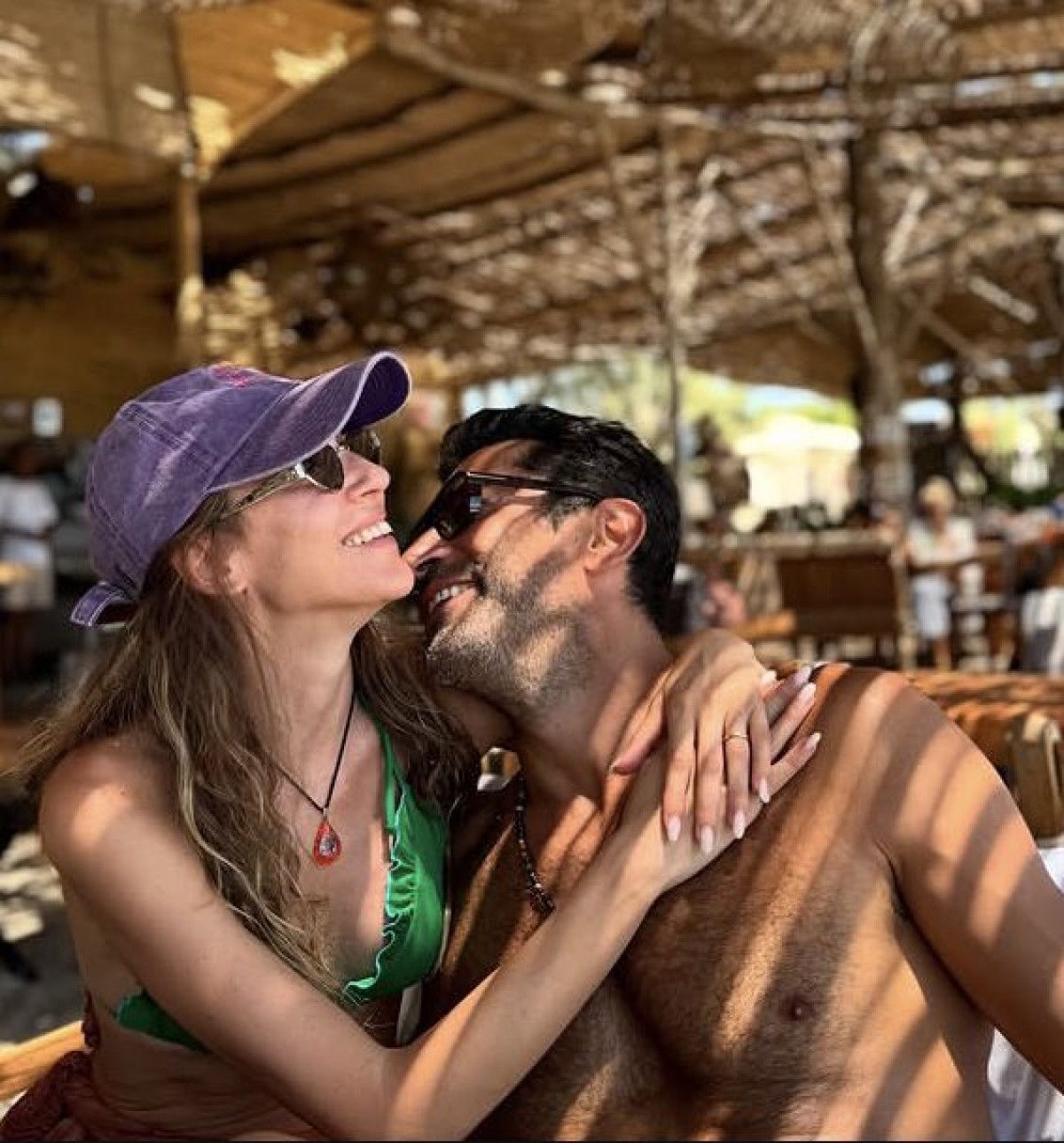 kenan imirzalioglu ve esi sinem kobal tatilde verdikleri pozlar gundem oldu 1 a8WfLzlR