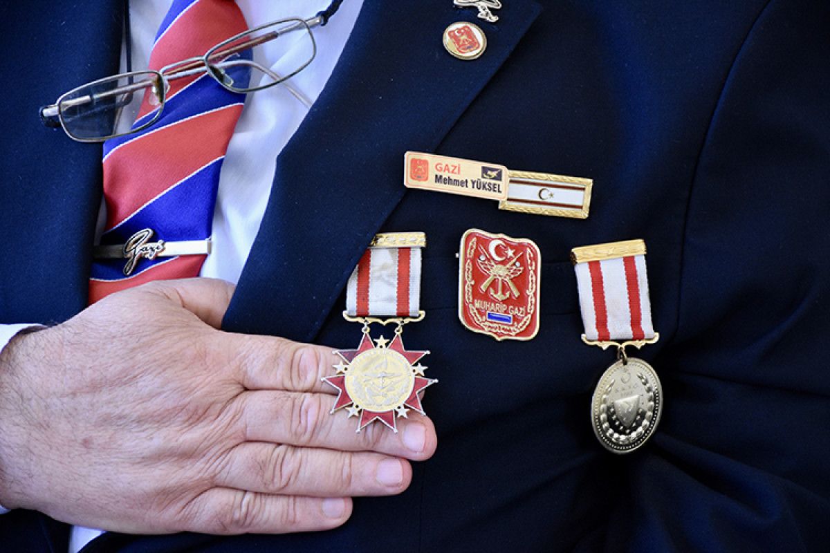 kibrista siir yazmaya baslayan gazi 250den fazla siiriyle anilarina isik tutuyor 1 ihCnANBy