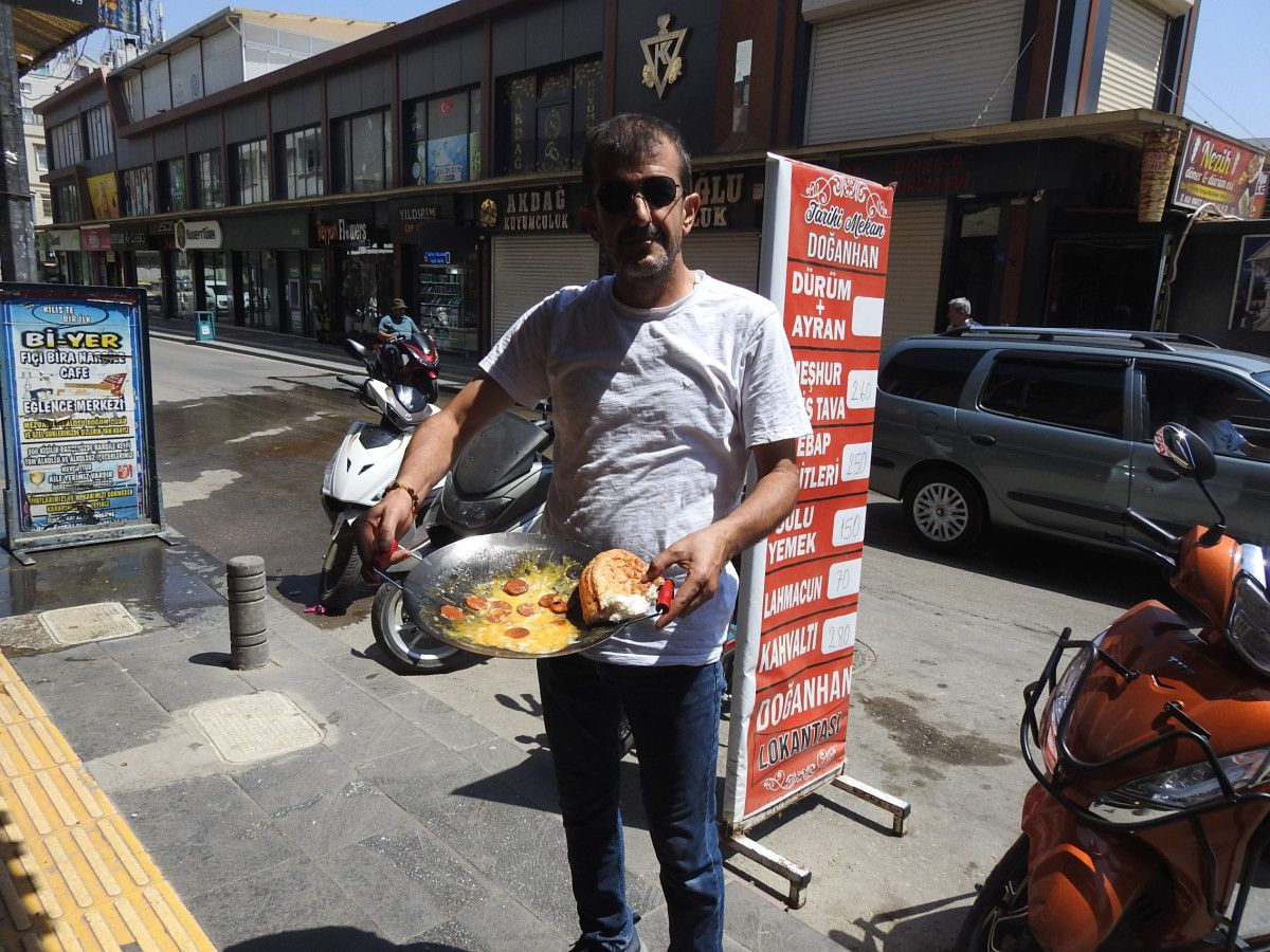 kiliste 42 derece sicaklikta beton uzerinde sucuklu yumurta pisirdi 2