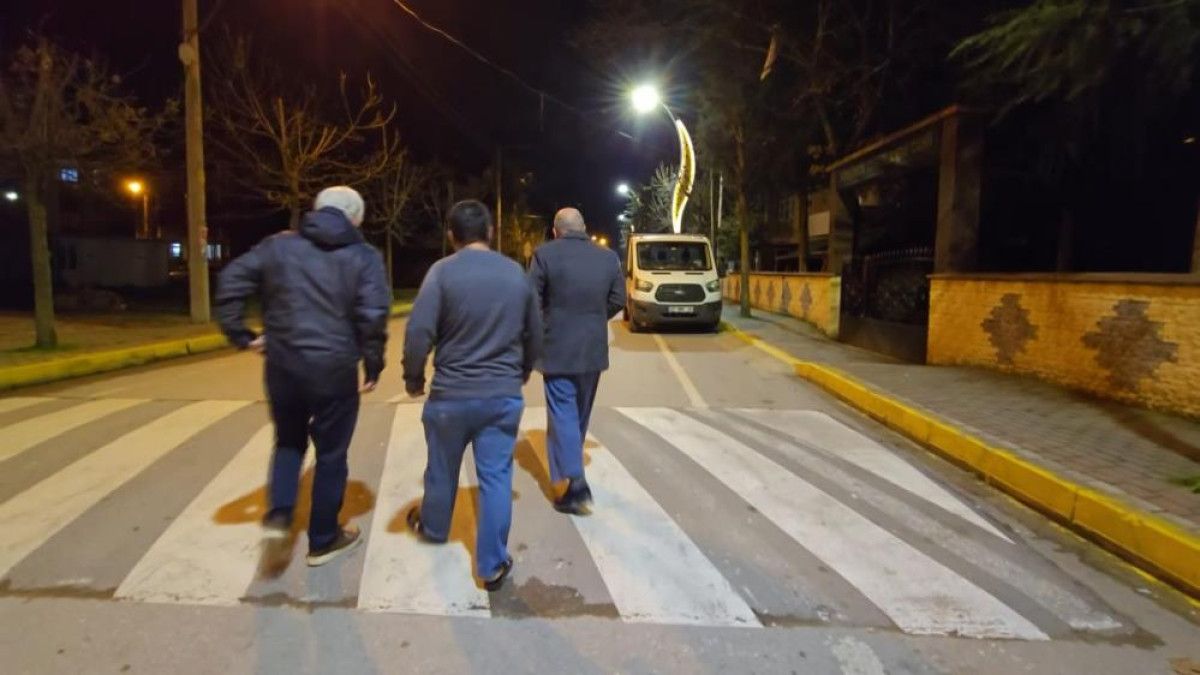 kocaelide gizemli sahis mahalleliyi tedirgin etti evlere girip cay icmek istedi 1 ezbkcMpV