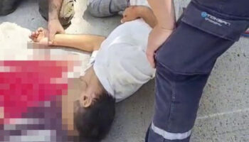 kocaelide tamircileri izleyen soforun basi damper kapagina sikisti ruiibBsT