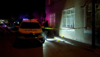 konyada 3 kattan dusen 8 yasindaki cocuk yasam savasi veriyor 3MMp3UC2