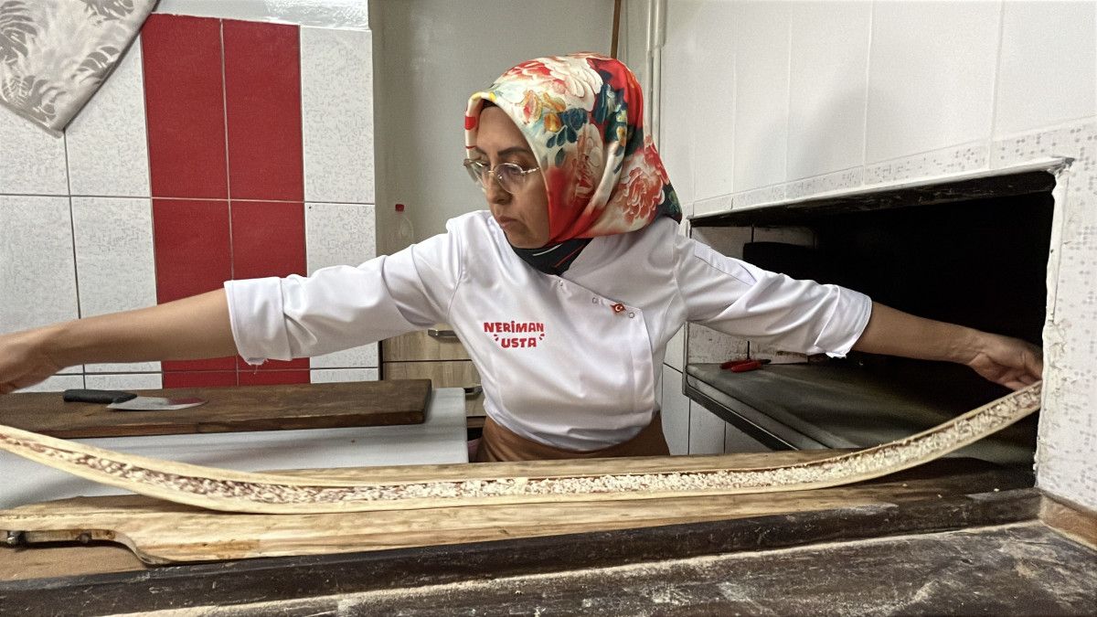 Konya'da tek kadın usta: Etli ekmek onun elinde lezzet buluyor 1 konyada tek kadin usta etli ekmek onun elinde lezzet buluyor 0 4i7K4EWQ