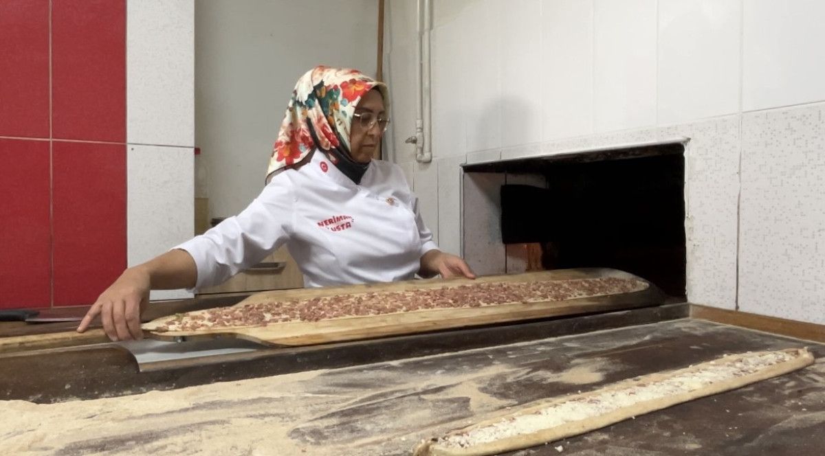 Konya'da tek kadın usta: Etli ekmek onun elinde lezzet buluyor 5 konyada tek kadin usta etli ekmek onun elinde lezzet buluyor 4 XMOLbWPC