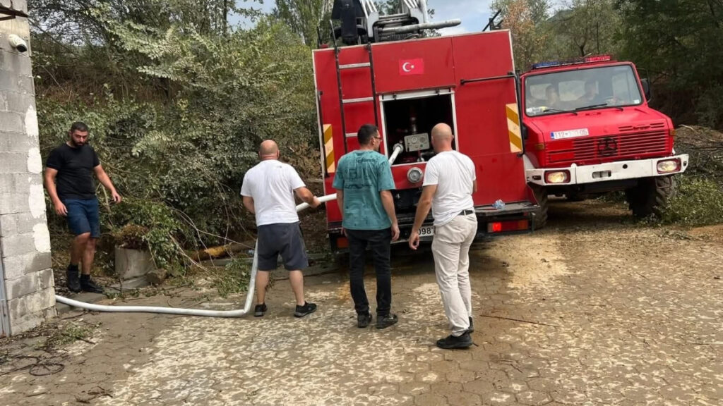 kosovada orman yanginina bolgede bulunan mehmetcik mudahale etti q39zfeB1
