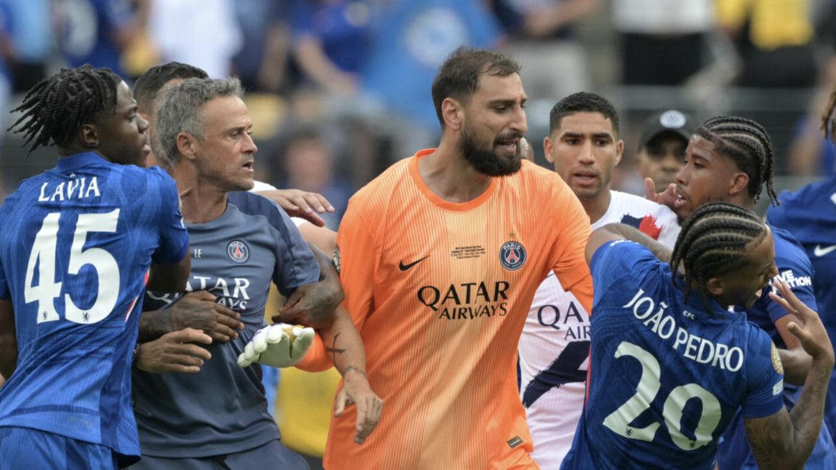 Kulüpler Dünya Kupası'nda kavga çıktı: Dev final sonrası birbirlerine girdiler 2 kulupler dunya kupasinda kavga cikti dev final sonrasi birbirlerine girdiler 1 K9hSrTXK