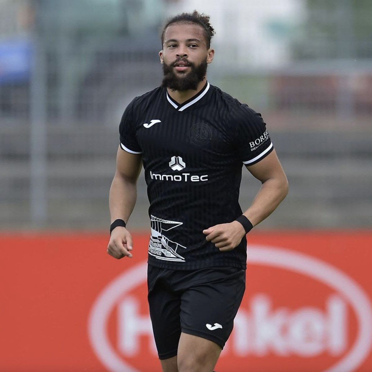 leroy sanenin agabeyi boluspora geliyor 1 6OOaVQNM