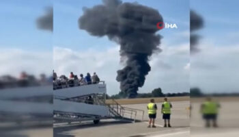 londrada yolcu ucagi havalandiktan saniyeler sonra dustu T3sHIijg