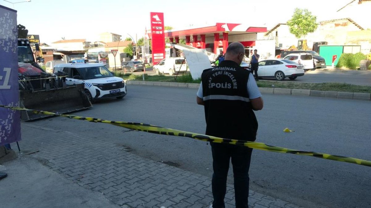 malatyada husumetlilerin kavgasi kanli bitti 2 yarali 0 ghHeaRCZ