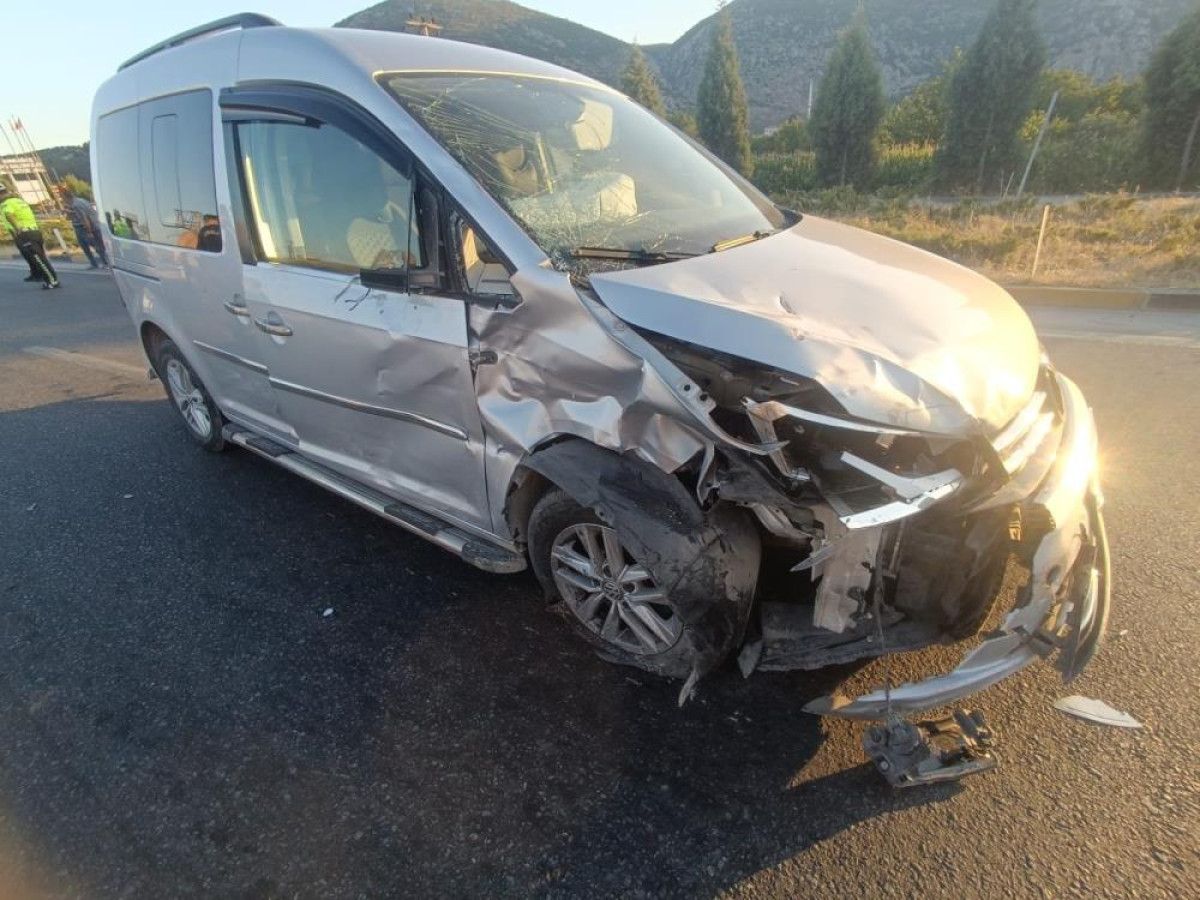 manisada 1 kisinin oldugu kaza kameraya yansidi 1 V6Ma5T1i