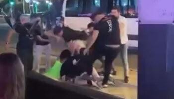 marmariste turistler ile mekan calisanlari arasinda kavga xsrQSa1H