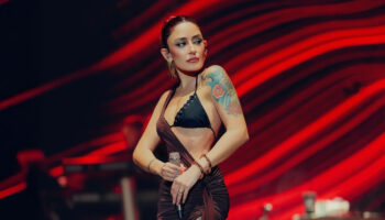 melek mossonun kedisi evden kacti sosyal medyadan yardim istedi KaQjlinn