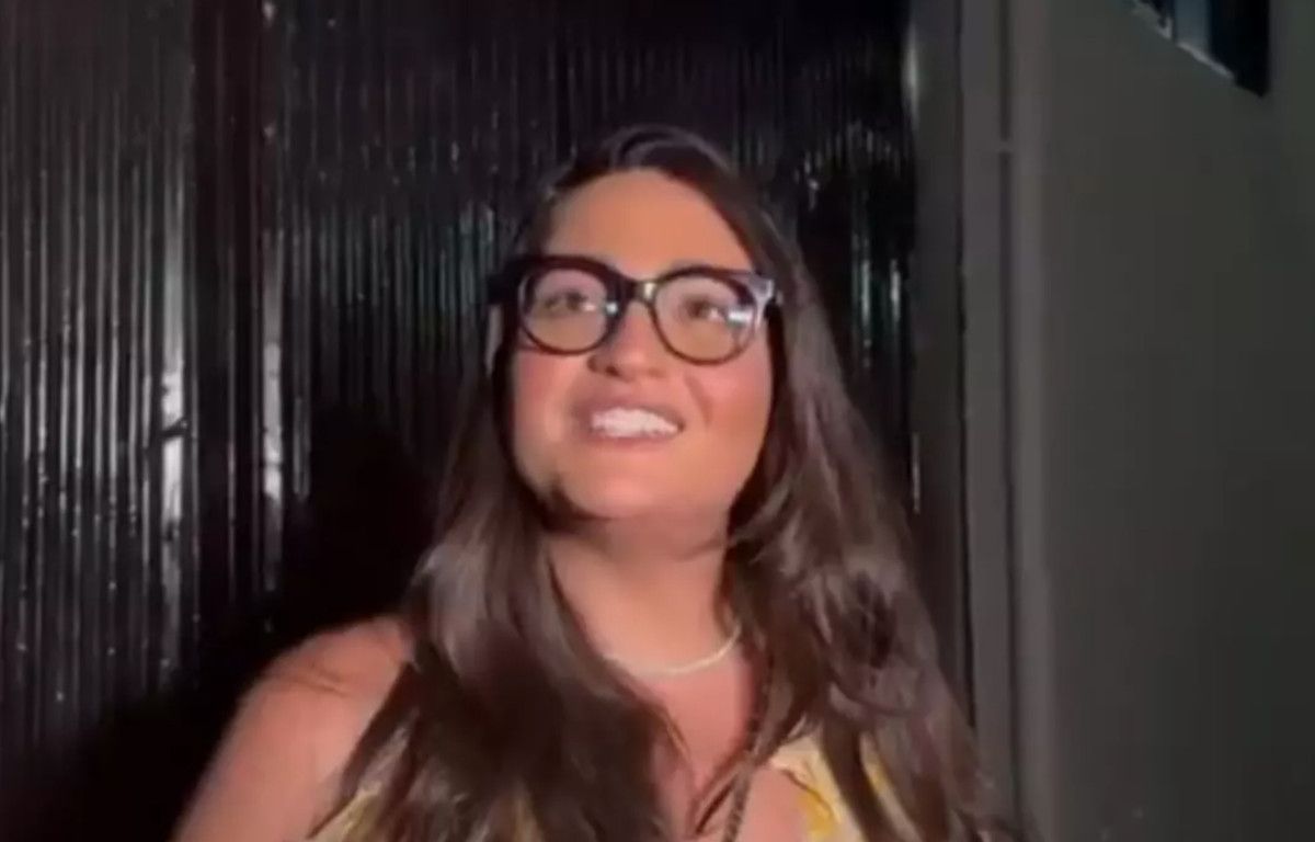 melisa ural annesi sibel canin konserinde ortaya cikti dekoltesi dikkat cekti 1 8STBs6n9