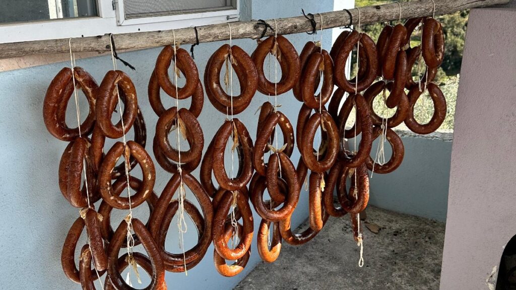 mersinde dag kecilerini avlayip sucuk yapti ceza yagdi 6N7G45XF