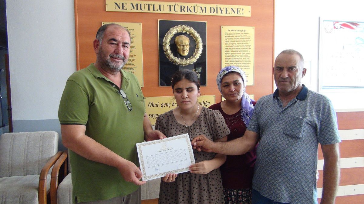 mersinde gorme engelli kiz universite sinavinda ilk 10 bine girdi 4 7ZPVm31F