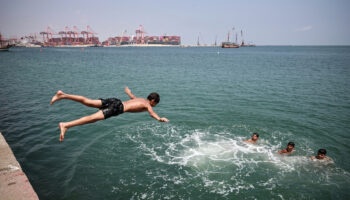 mersinde sicak hava ve yuksek nem bunaltiyor jG747QOs