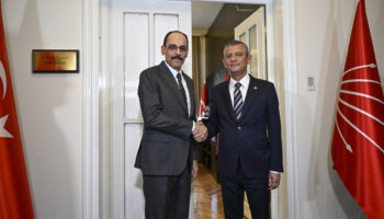 mit baskani ibrahim kalin chp lideri ozgur ozel ile gorustu CXOUO6Nr