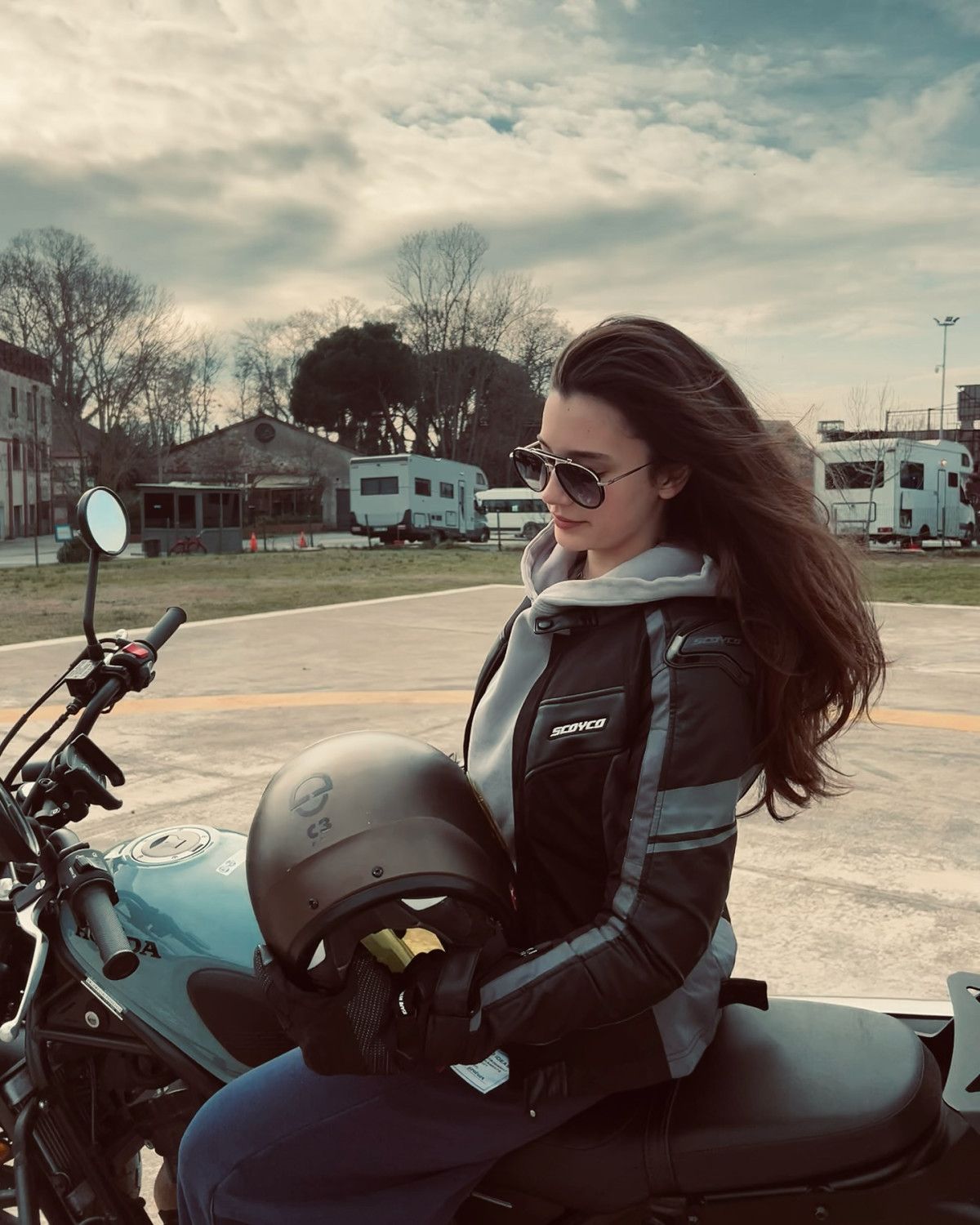 motorcu oldu kizil goncalarin zeynepi mina demirtastan gundem olan yeni kareler 0 8W4fdTAH