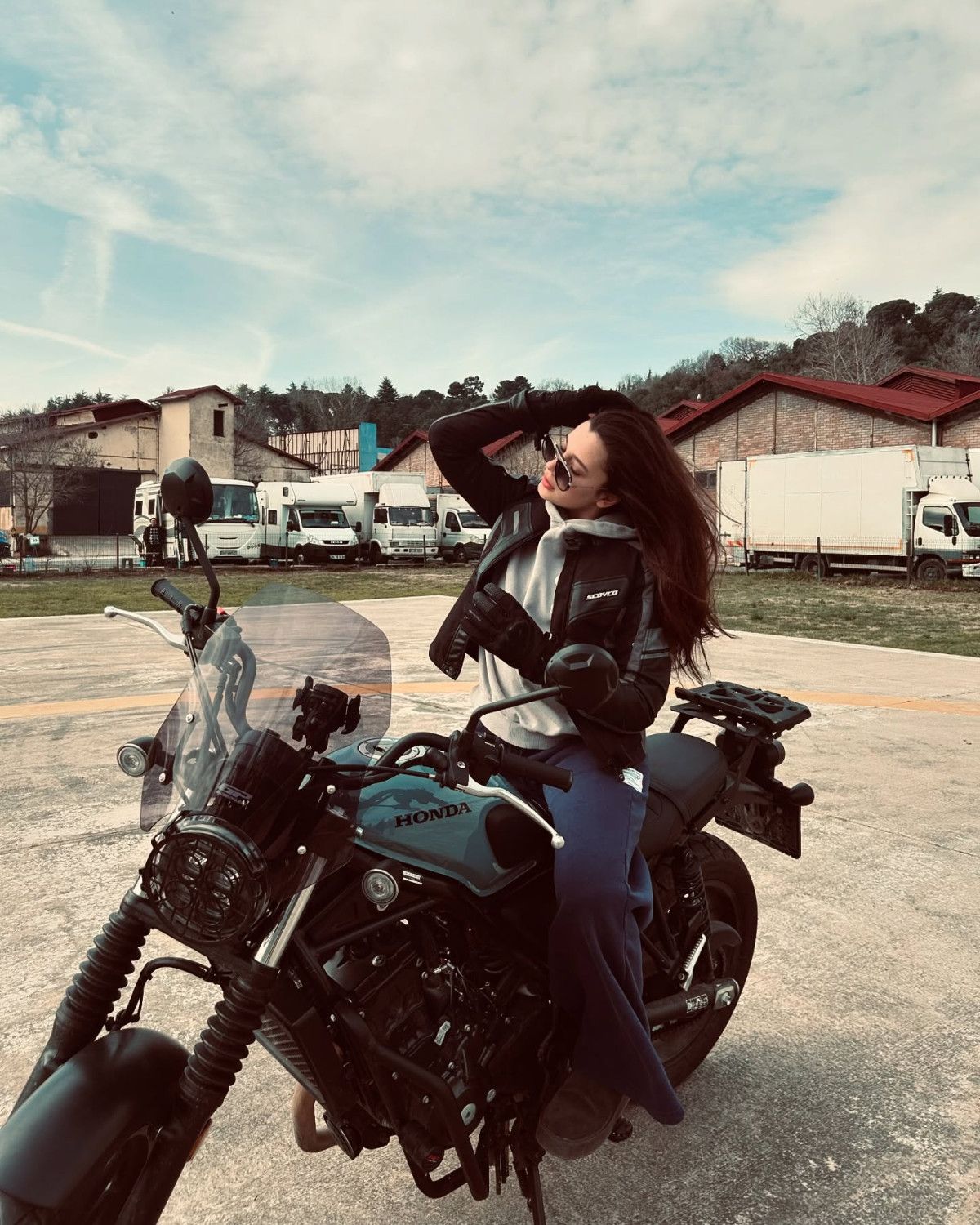 motorcu oldu kizil goncalarin zeynepi mina demirtastan gundem olan yeni kareler 1 abGb2hyg