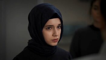 motorcu oldu kizil goncalarin zeynepi mina demirtastan gundem olan yeni kareler zc71cstY