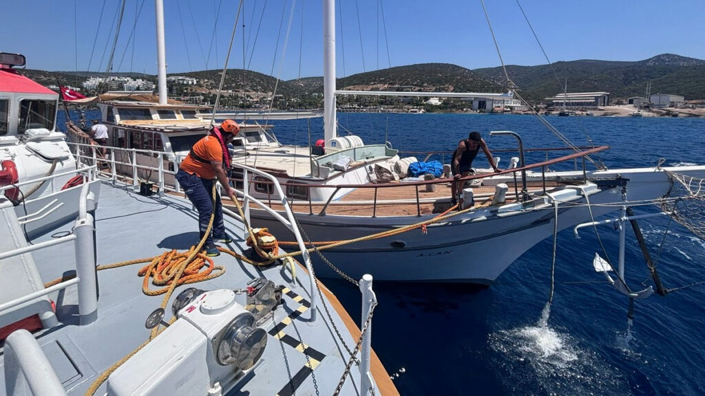mugla aciklarinda su alan teknedeki 6 kisi kurtarildi hRt3KeBy