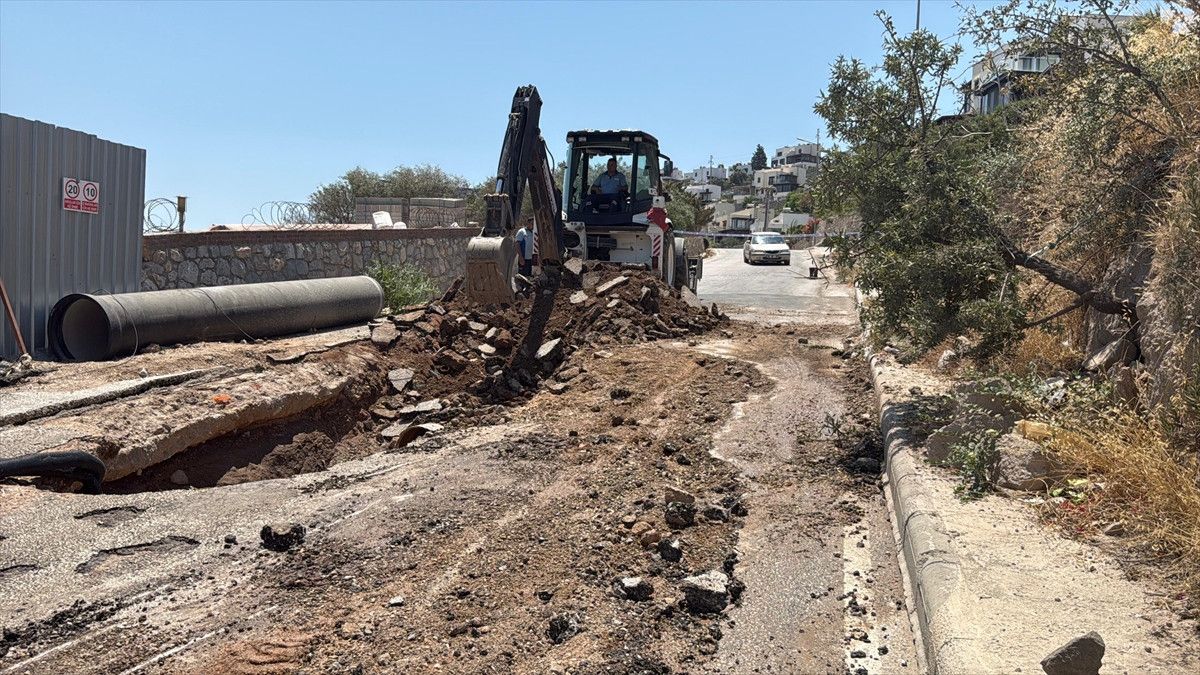 Muğla Bodrum’da ana isale hattı yine patladı 1 mugla bodrumda ana isale hatti yine patladi 0