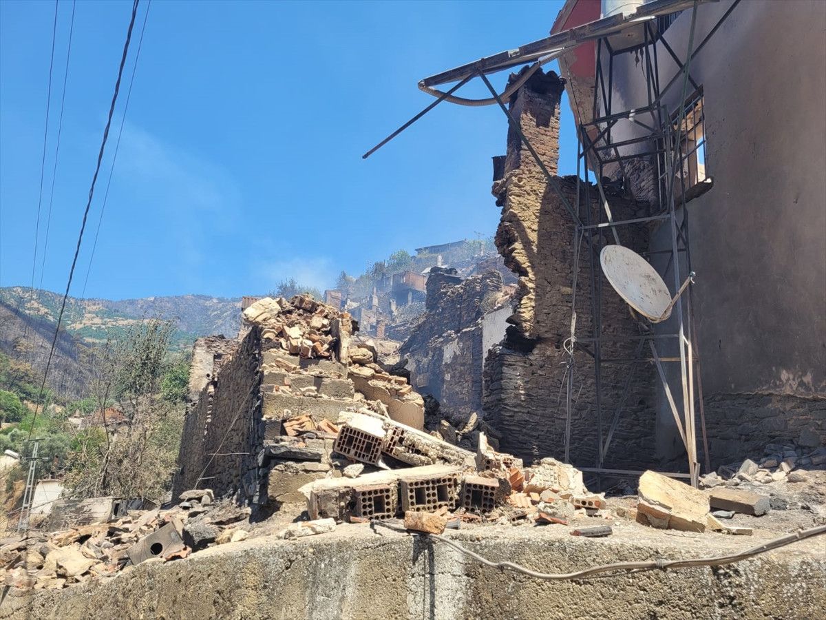 murat kurum orman yanginlarinda 87 bagimsiz birimde agir hasar tespit edildi 1 ZdSFtPUn