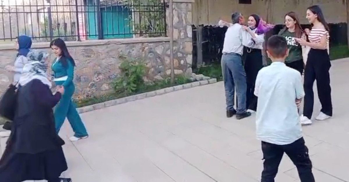 musta sinav cikisi cicekle karsilanan cimen sinav sonucuyla gururlandirdi 0 jkWjyd68