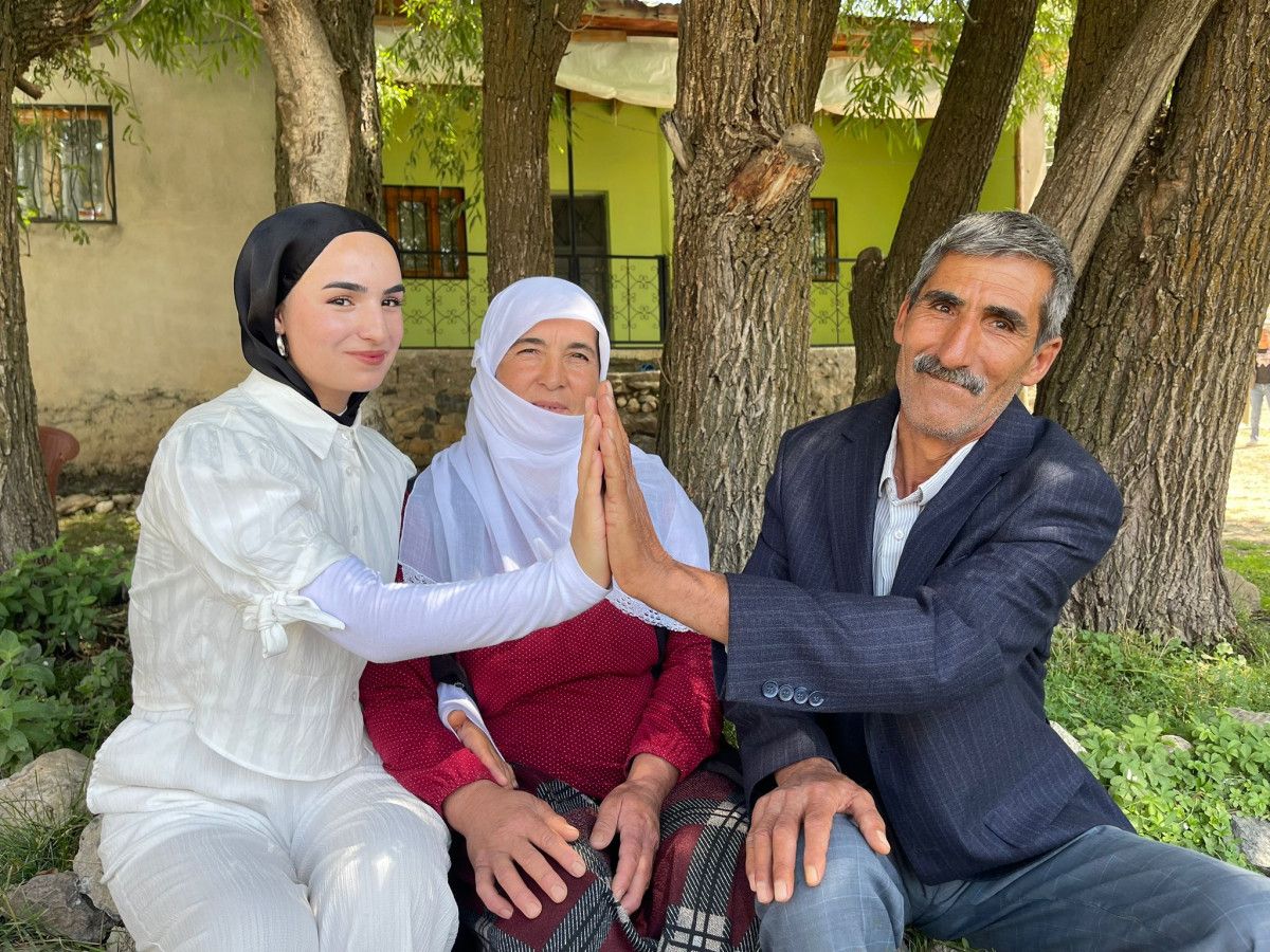 musta sinav cikisi cicekle karsilanan cimen sinav sonucuyla gururlandirdi 1