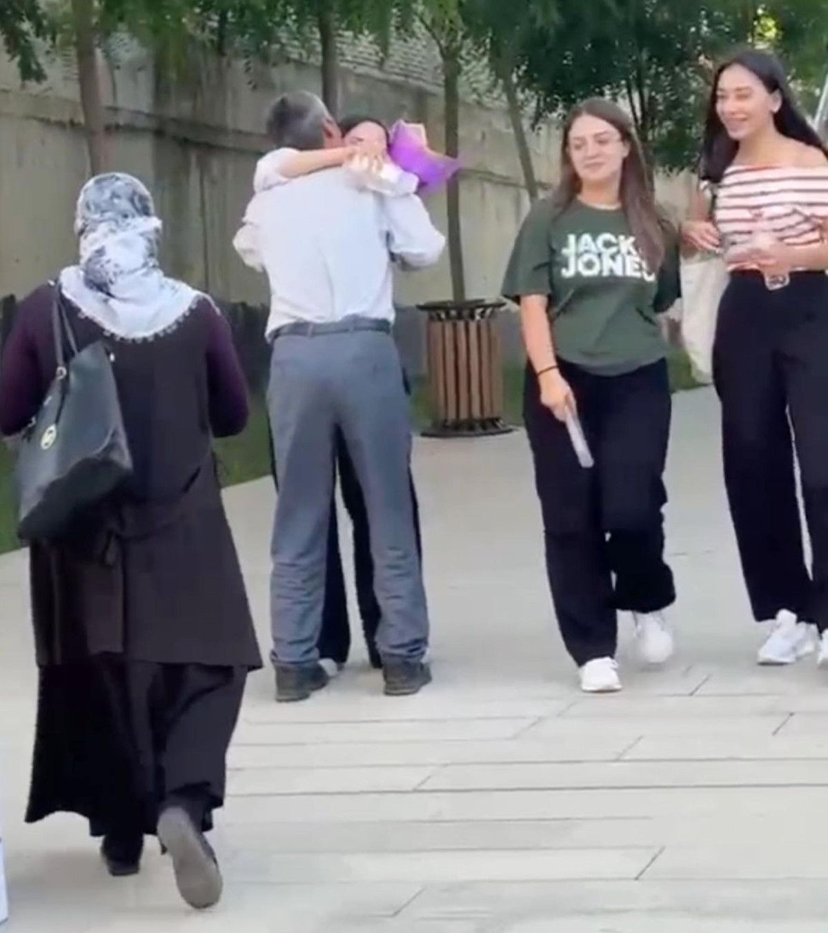 musta sinav cikisi cicekle karsilanan cimen sinav sonucuyla gururlandirdi 2